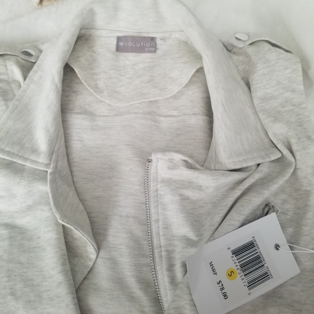 Evolution ladies sleeveless  light grey vest new with tags.